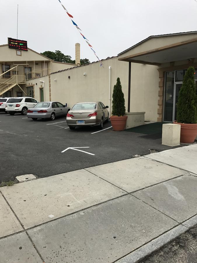 Waterbury Big Apple Motel Exterior foto